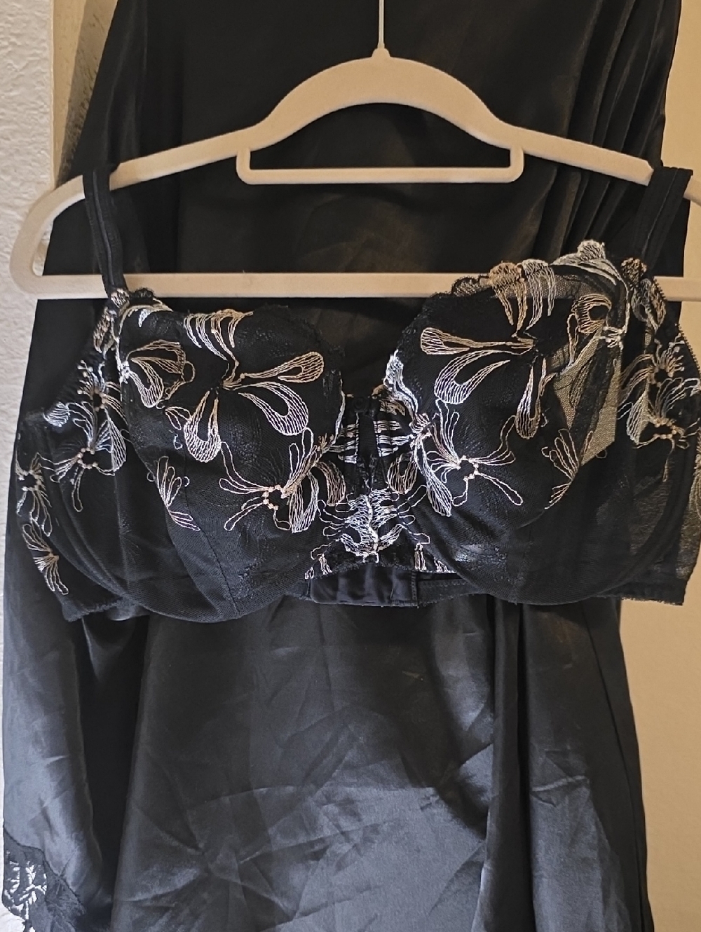 Black Lace  Underwire Sheer Bra with Floral Embroidery